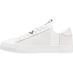 HUB HOOK Tenisówki i Trampki white. Białe trampki i tenisówki damskie marki HUB, ze skóry. Za 419,00 zł.