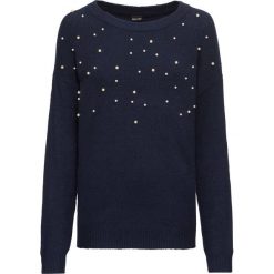 Sweter dzianinowy z perełkami bonprix ciemnoniebieski. Niebieskie swetry damskie bonprix, bez wzorów, z dzianiny, bez rękawów, długie, bez kaptura. Za 99,99 zł.