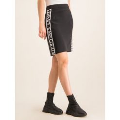 Spódnica ołówkowa Versace Jeans Couture A9HUA316. Czarne spódniczki damskie Versace Jeans Couture, bez wzorów, z elastanu, mini, ołówkowe. W wyprzedaży za 479,00 zł.