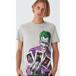 T-shirt Joker - Jasny szary. Szare t-shirty męskie House, s, bez wzorów, bez kołnierzyka. Za 49,99 zł.