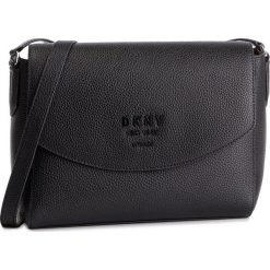 Torebka DKNY - Noho-Flp Cbody-Kona R91EHA76 Black/Silver 46. Czarne listonoszki damskie DKNY, z aplikacjami, ze skóry, na ramię, zdobione, bez dodatków. W wyprzedaży za 859,00 zł.