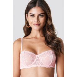 NA-KD Lingerie Biustonosz z kwiatową koronką - Pink. Czarne biustonosze koronkowe marki NA-KD Lingerie, z haftami. Za 80,95 zł.