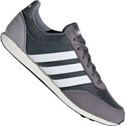 Szare Buty adidas V Racer 2.0 M F34445. Szare buty sportowe męskie Adidas, na lato, z tkaniny, bez zapięcia, do biegania. W wyprzedaży za 299,00 zł.