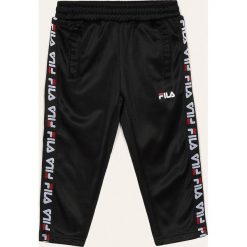 Fila - Spodnie dziecięce 86/92-176 cm. Czarne spodnie chłopięce Fila, z poliesteru, casualowe. Za 259,90 zł.
