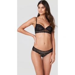 Figi: NA-KD Lingerie Figi z wycinanej koronki – Black