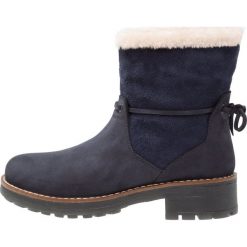 Darkwood Botki dark blue. Niebieskie buty zimowe damskie Darkwood, z materiału. W wyprzedaży za 335,20 zł.