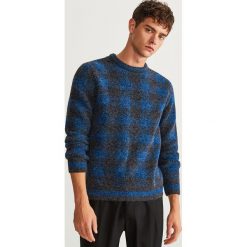 Sweter w kratkę - Niebieski. Niebieskie swetry klasyczne męskie marki Reserved, l, w kratkę. Za 99,99 zł.