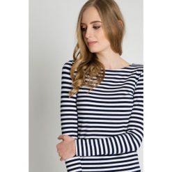 Granatowo-biała bluzka w poziome pasy BIALCON. Niebieskie bluzki damskie BIALCON, plus size, bez wzorów, z jeansu, bez kołnierzyka, plus size, z długim rękawem. W wyprzedaży za 69,00 zł.