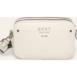 Dkny - Torebka skórzana. Białe listonoszki damskie DKNY, w paski, ze skóry, na ramię, duże, z aplikacjami. W wyprzedaży za 599,90 zł.