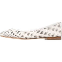 Baleriny damskie lakierowane: Caprice Baleriny white