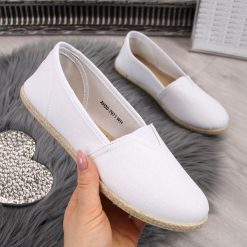 Espadryle tekstylne slip on białe McKeylor - biały. Białe espadryle damskie McKeylor, bez wzorów, bez obcasa. Za 39,99 zł.