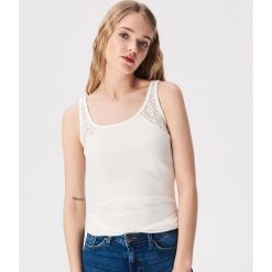 Tank top z koronką - Kremowy. Białe topy damskie Sinsay, s, w koronkowe wzory, z koronki, bez kołnierzyka. Za 19,99 zł.