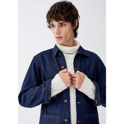 Kurtka jeansowa z krajką. Zielone kurtki męskie Pull&Bear, m, bez wzorów, z jeansu, bez kaptura. Za 159,00 zł.