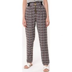 Brązowe Spodnie Feet. Pomarańczowe spodnie damskie Born2be, s, bez wzorów, z tkaniny, z podwyższonym stanem. Za 54,99 zł.