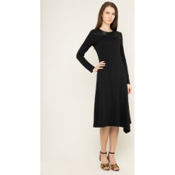 Sukienka koktajlowa DKNY P9HDPCCR. Czarne sukienki damskie DKNY, l, bez wzorów, z poliesteru, wizytowe, bez kołnierzyka, bez rękawów. W wyprzedaży za 429,00 zł.