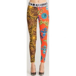 LEGGINSY VERSACE JEANS COUTURE. Czarne spodnie damskie Versace Jeans Couture, bez wzorów, z jeansu. Za 411,95 zł.
