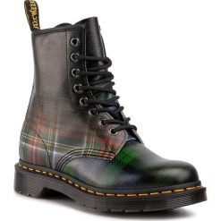 Glany DR. MARTENS - 1460 Tartan 25244602 Red Stewart/Black Watch. Czarne glany damskie Dr. Martens, ze skóry, klasyczne, bez obcasa, bez zapięcia. Za 799,00 zł.