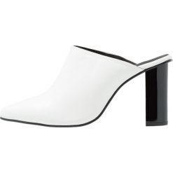 Chodaki damskie: L’INTERVALLE SIMONE Klapki white