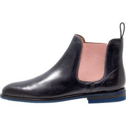 Melvin & Hamilton SUSAN RIO Ankle boot navy. Niebieskie botki damskie marki Melvin & Hamilton, ze skóry, bez obcasa, bez zapięcia. Za 709,00 zł.