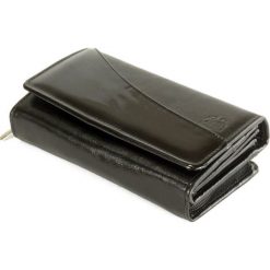 PERFEKT PLUS P/50 A czarny/lakier zamek/ zatrzask, portfel damski. Czarne portfele damskie Perfekt Plus, bez wzorów, ze skóry. Za 129,90 zł.