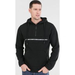 Czarna Bluza Xenesh. Czarne bluzy męskie Born2be, xl, bez wzorów, bez kołnierzyka, bez rękawów, bez kaptura. Za 89,99 zł.
