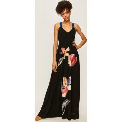 Desigual - Sukienka. Czarne sukienki damskie Desigual, s, z nadrukiem, z wiskozy, bez kołnierzyka, bez rękawów, maxi, rozkloszowane. Za 499,90 zł.