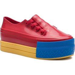Sneakersy MELISSA - Ulitisa Sneaker Platfor 32556 Red/Yellow/Blue 53497. Czerwone półbuty damskie Melissa, z tworzywa sztucznego. W wyprzedaży za 299,00 zł.