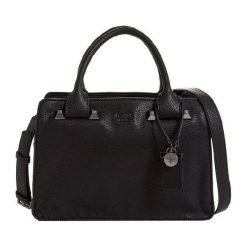 Guess Damska Torba Talche Girl Satchel Black. Czarne torebki klasyczne damskie marki Guess, z aplikacjami, biznesowe, bez dodatków. Za 703,00 zł.