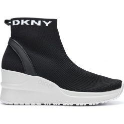 DKNY Tenisówki Czarny. Czarne trampki i tenisówki damskie DKNY, bez wzorów, z materiału, bez zapięcia. Za 641,95 zł.