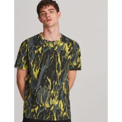 Wzorzysty T-shirt - Zielony. Zielone t-shirty męskie Reserved, s, bez wzorów, bez kołnierzyka. Za 49,99 zł.
