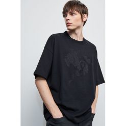 T-shirt z haftem - Czarny. Czarne t-shirty męskie Reserved, s, z haftami, bez kołnierzyka. Za 59,99 zł.
