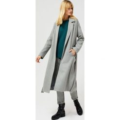 Płaszcz z wiązaniem w talii. Szare kurtki damskie Moodo, xs, z poliesteru, długie. Za 119,99 zł.