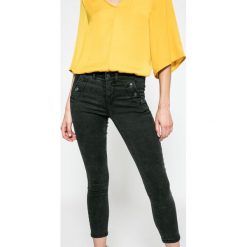 Only - Jeansy Royal. Czarne jeansy damskie marki ONLY, z elastanu, z obniżonym stanem. W wyprzedaży za 99,90 zł.