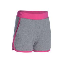 Spodenki Gym. Czerwone spodenki chłopięce DOMYOS. W wyprzedaży za 14,99 zł.