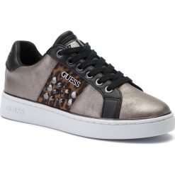 Sneakersy GUESS - Brandia FL7BRA LEL12 PEWTER. Szare półbuty damskie Guess, na co dzień, z aplikacjami, ze skóry ekologicznej, bez obcasa, na płaskiej podeszwie, bez zapięcia. W wyprzedaży za 439,00 zł.