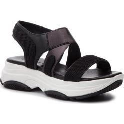 Sandały TOGOSHI - TG-10-02-000057 601. Czarne klapki damskie Togoshi, bez wzorów, ze skóry, bez obcasa. Za 399,00 zł.