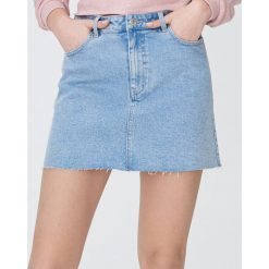 Jeansowa spódnica mini - Niebieski. Niebieskie spódniczki damskie Sinsay, bez wzorów, z jeansu, mini. W wyprzedaży za 39,99 zł.