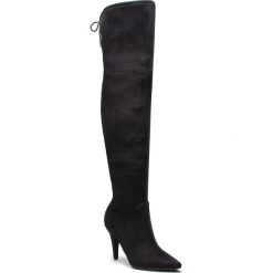 Muszkieterki GUESS - FLNO24 ESU11 BLACK. Czarne kozaki damskie Guess, ze skóry, bez obcasa, bez zapięcia. W wyprzedaży za 439,00 zł.
