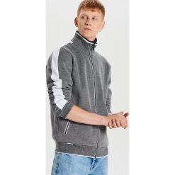 Rozpinana bluza typu track jacket - Jasny szary. Szare bluzy męskie Cropp, s, bez wzorów, bez kołnierzyka, bez rękawów, bez kaptura. Za 99,99 zł.