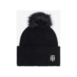 Tommy Hilfiger Czapka zimowa Czarny. Czarne czapki damskie TOMMY HILFIGER, na zimę, bez wzorów, z wełny. Za 238,95 zł.