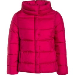 Benetton Kurtka zimowa berry. Fioletowe kurtki dziewczęce Benetton, na zimę, z materiału. W wyprzedaży za 135,20 zł.