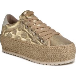 Espadryle GUESS - Marilyn FL6MRL FAL12 GOLD. Żółte espadryle damskie Guess, z aplikacjami, ze skóry ekologicznej, bez obcasa, na koturnie. Za 449,00 zł.