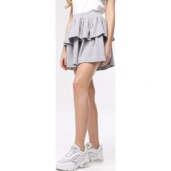 Szara Spódnica Therea. Szare spódniczki damskie Born2be, s, z aplikacjami, z dzianiny, mini, rozkloszowane. Za 74,99 zł.