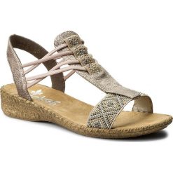 Sandały RIEKER - 61662-60 Beige Kombi. Różowe klapki damskie marki Rieker, bez wzorów, ze skóry ekologicznej, bez obcasa, na obcasie. Za 219,00 zł.