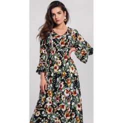 Czarna Sukienka Life Style. Czarne sukienki damskie other, s, z aplikacjami, bez kołnierzyka, bez rękawów, maxi. Za 89,99 zł.