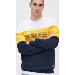 Bluza z nadrukiem - Żółty. Żółte bluzy męskie Cropp, s, z nadrukiem, bez kołnierzyka, bez rękawów, bez kaptura. Za 79,99 zł.