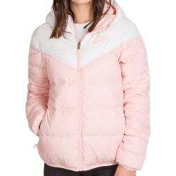 NIKE SPORTSWEAR WINDRUNNER DOWN-FILL > 939438-101. Białe kurtki sportowe damskie Nike, na zimę, l, bez wzorów, z poliesteru, bez kaptura, do biegania. Za 569,99 zł.