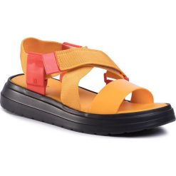 Sandały MELISSA - Sky Ad 32811 Black/Yellow/Red 53755. Żółte klapki damskie Melissa, bez wzorów, z tworzywa sztucznego, bez obcasa. Za 399,00 zł.