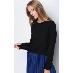 Czarna Bluza Knowing Me. Czarne bluzy damskie marki Born2be, xl, z aplikacjami, z dresówki, bez rękawów, bez kaptura. Za 39,99 zł.