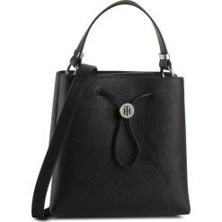 Torebka TOMMY HILFIGER - Th Core Mini Bucket AW0AW07819 BDS. Czarne torebki klasyczne damskie TOMMY HILFIGER, bez wzorów, ze skóry ekologicznej, bez dodatków. W wyprzedaży za 379,00 zł.